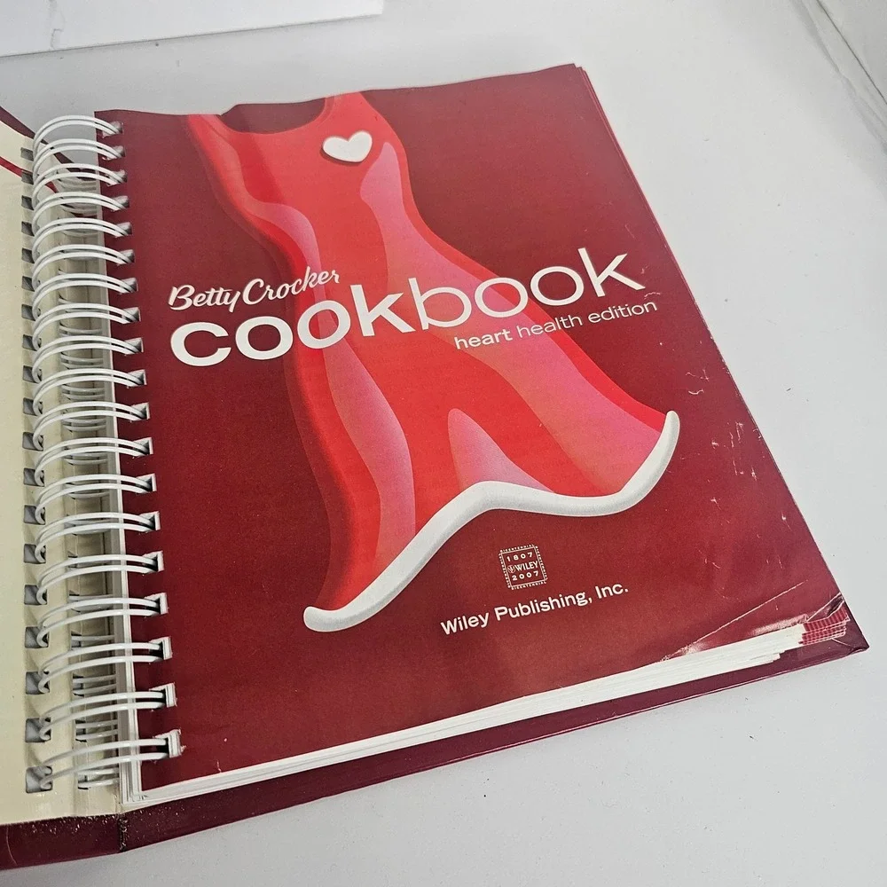 Betty Crocker Cookbook Heart Health Edition Ring Bound Binder 1400 Recipes‎ 2007
